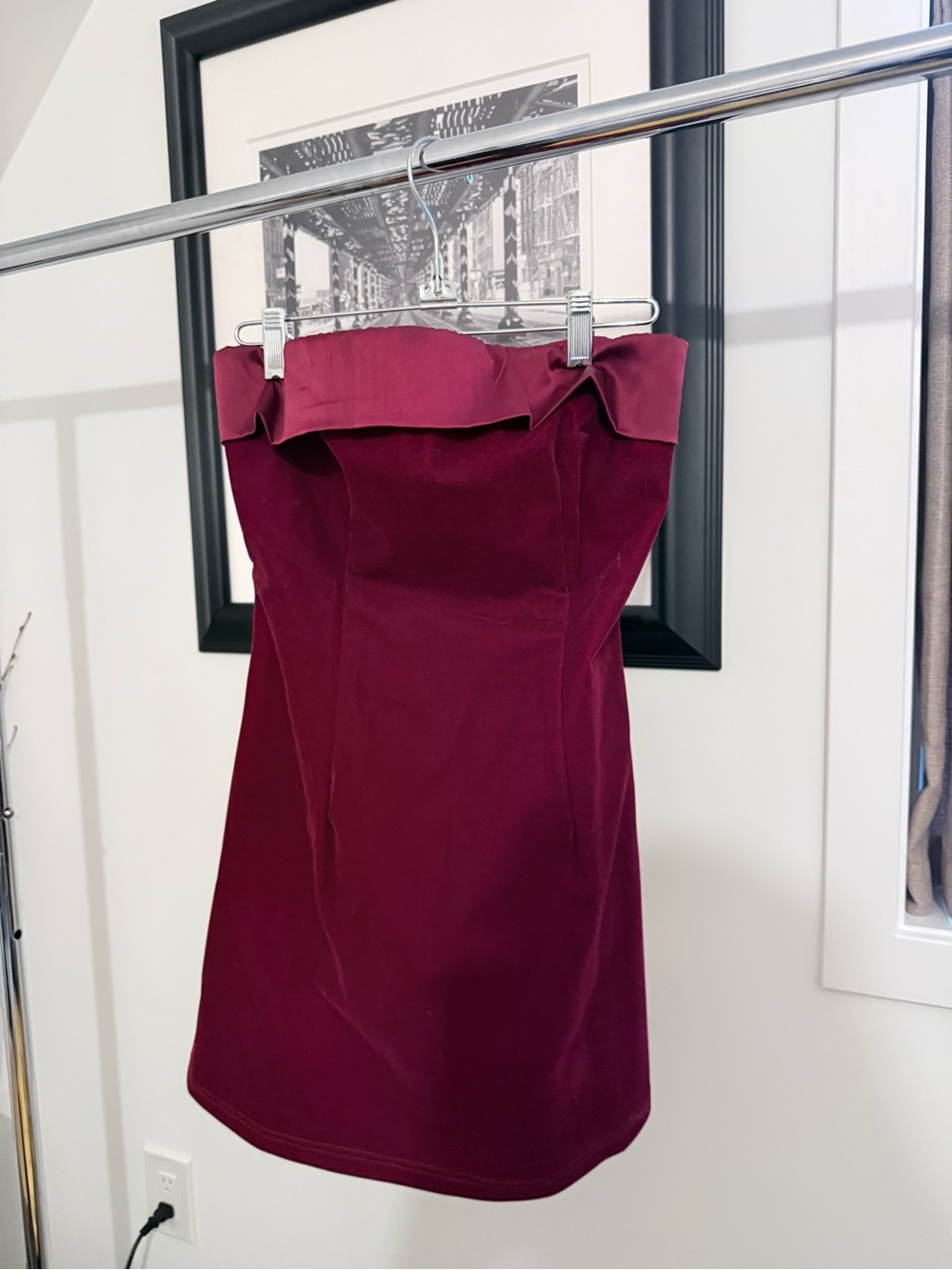 Commense Strapless Ruffled Neck Mini Dress in Wine